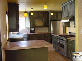 Tuscany in The Valley! 2 BR, 1 BA Home in Quaint  Neighborhood  in Lake Balboa, CA (Photo 3 of 12)