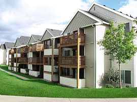 Life Is Great on The Ridge in This 2 Br, 2 Ba Apartment! in Portland, OR