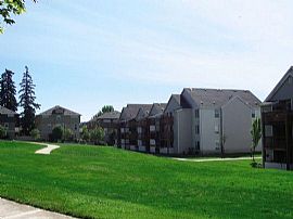 Life Is Great on The Ridge in This 2 Br, 2 Ba Apartment! in Portland, OR (Photo 10 of 10)