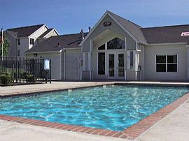 Life Is Great on The Ridge in This 2 Br, 2 Ba Apartment! in Portland, OR (Photo 3 of 10)