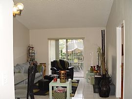Remodeled 3 Br, 2 Ba Townhome - Spacious Backyard - $1575 in Miami, FL (Photo 4 of 6)