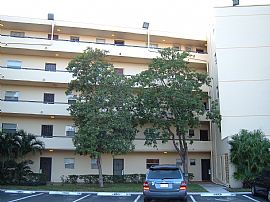 Huge 2 Bedroom Oaks Condo Near Hard Rock Casino in Davie, FL (Photo 2 of 2)