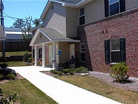 Quaint 3 Bedroom Apartment - Steps From Cumberland State Park in Monteagle, TN (Photo 2 of 3)