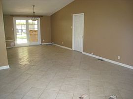Cozy and Comfortable 3 BR, 2 BA Home with Huge Backyard in Thousand Oaks, CA (Photo 2 of 7)