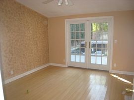 Cozy and Comfortable 3 BR, 2 BA Home with Huge Backyard in Thousand Oaks, CA (Photo 5 of 7)