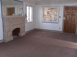 Nice 2 Bedroom House with New Carpet and Flooring Throughout in East Los Angeles, CA (Photo 2 of 5)