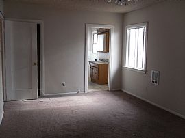 Nice 2 Bedroom House with New Carpet and Flooring Throughout in East Los Angeles, CA (Photo 3 of 5)