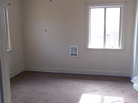 Nice 2 Bedroom House with New Carpet and Flooring Throughout in East Los Angeles, CA (Photo 4 of 5)