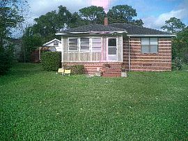 Charming Red Brick 2 Bedroom Waterfront House in Jacksonville, FL (Photo 2 of 7)