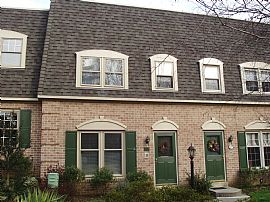 Beautiful, Newly Updated 3 BR, 2.5 BA Townhouse - Walk to Wayne in Wayne, PA