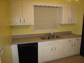 Sophisticated 2 BR, 1 BA House with Hardwood Floors in Lakewood, OH (Photo 2 of 6)