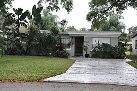 Tropical Oasis in The City..3 Bedroom House with a Pool in Orlando, FL (Photo 2 of 2)