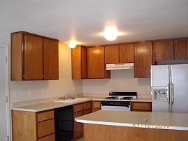 Nice and Beautiful 3 Br, 2 Ba Home in Quiet Neighborhood in Dayton, NV (Photo 3 of 6)