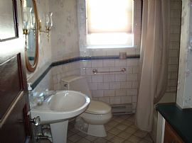 Exquisite 3 Bedroom Apartment - Close to RPL in Troy, NY (Photo 3 of 4)