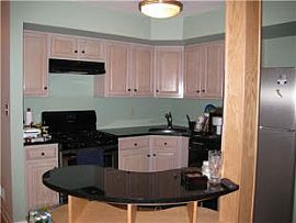 Immaculate 1 Bedroom Condo with Hardwood Floors in Ramsey, NJ (Photo 3 of 7)