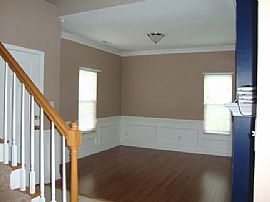 Immaculate 3 Bedroom House - Fenced Backyard and Two Car Garage in Charlotte, NC (Photo 10 of 11)