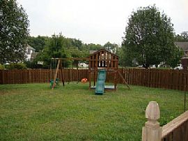 Immaculate 3 Bedroom House - Fenced Backyard and Two Car Garage in Charlotte, NC (Photo 4 of 11)