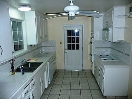 Large 3 Bedroom House Near Warner Center  in Woodland Hills, CA (Photo 2 of 5)