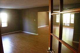 Large 3 Bedroom House Near Warner Center  in Woodland Hills, CA (Photo 3 of 5)
