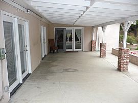 Large 3 Bedroom House Near Warner Center  in Woodland Hills, CA (Photo 4 of 5)