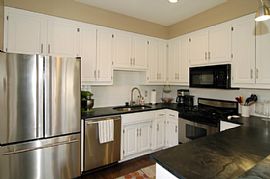 Historic 2 Bedroom Row Home with Real Hardwood Floors in Kansas City, MO (Photo 4 of 10)