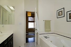 Historic 2 Bedroom Row Home with Real Hardwood Floors in Kansas City, MO (Photo 7 of 10)