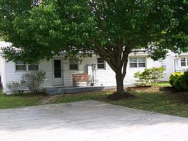 Pets-Cozy 4 BR, 2 BA Cottage Vacation Rental in North Myrtle Beach, SC