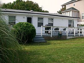 Pets-Cozy 4 BR, 2 BA Cottage Vacation Rental in North Myrtle Beach, SC (Photo 10 of 10)