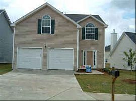 Beautiful 4 Bedroom Home on Quiet End Street in Riverdale, GA (Photo 2 of 5)