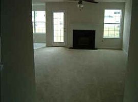 Beautiful 4 Bedroom Home on Quiet End Street in Riverdale, GA (Photo 4 of 5)