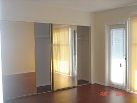 Beautiful 2 Bedroom Apartment with Pool and Laundry Facility in Hollywood, CA
