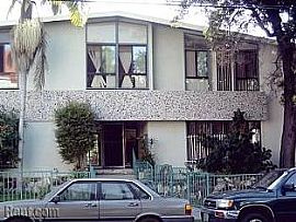 Beautiful 2 Bedroom Apartment with Pool and Laundry Facility in Hollywood, CA (Photo 4 of 4)