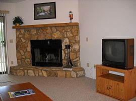 Beautiful 2 BR, 2 BA Mill Creek Condo - Easy level Access in Franklin, NC (Photo 5 of 10)