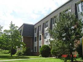 Heat, Hot Water and Electric Included in Manchester, NH (Photo 2 of 4)