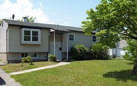 Beautiful High-Ranch 4 BR, 1 BA House in Great Neighborhood in Medford, NY
