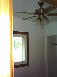 Cozy 2 BR, 1 BA Apartment - Heat and Hot Water Included in Burbank, IL (Photo 3 of 8)