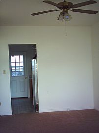 Cozy 2 BR, 1 BA Apartment - Heat and Hot Water Included in Burbank, IL (Photo 5 of 8)