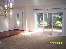 Cozy 2 Br, 2 Ba Townhome with Den and Sunken Living Room in Fairfax, VA (Photo 2 of 6)