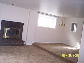 Cozy 2 Br, 2 Ba Townhome with Den and Sunken Living Room in Fairfax, VA
