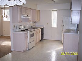 Cozy 2 Br, 2 Ba Townhome with Den and Sunken Living Room in Fairfax, VA (Photo 4 of 6)