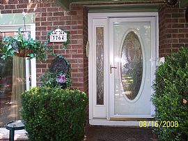 Cozy 2 Br, 2 Ba Townhome with Den and Sunken Living Room in Fairfax, VA (Photo 5 of 6)