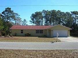 Beautiful 3 Bedroom Pool Home Available Immediately in Crystal River, FL