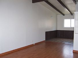 Quiet 1 Bedroom Apartment in Triplex with Yard - Available Now in Inglewood, CA (Photo 4 of 4)