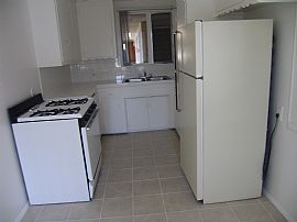 Huge 1 Bedroom Apartment with Attractive Tiling in Los Angeles, CA (Photo 3 of 3)