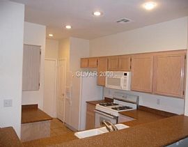 Remodeled 3 Bedroom Townhome in Gated Community in Las Vegas, NV (Photo 3 of 12)