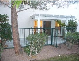 Remodeled 3 Bedroom Townhome in Gated Community in Las Vegas, NV (Photo 5 of 12)