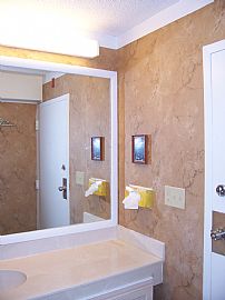 Cozy 1 Bedroom Condo Unit with Gorgeous Beach and Ocean Views in Daytona Beach, FL (Photo 5 of 11)