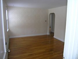 Immaculate 2 BR, 1 BA Apartment in Governor Francis in Warwick, RI (Photo 2 of 5)