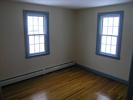 Immaculate 2 BR, 1 BA Apartment in Governor Francis in Warwick, RI (Photo 4 of 5)