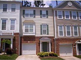Beautiful 2 BR, 2.5 BA Townhome in Pinecrest in Raleigh, NC